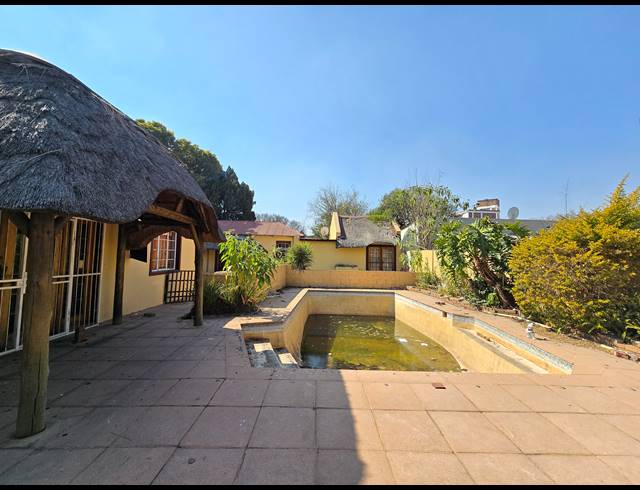 6 BEDROOM HOUSE FOR SALE IN BRAKPAN CENTRAL